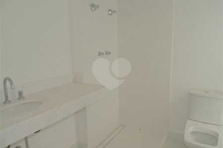 Casa à venda com 3 suítes no condomínio Jardim Flora, São Paulo - SP