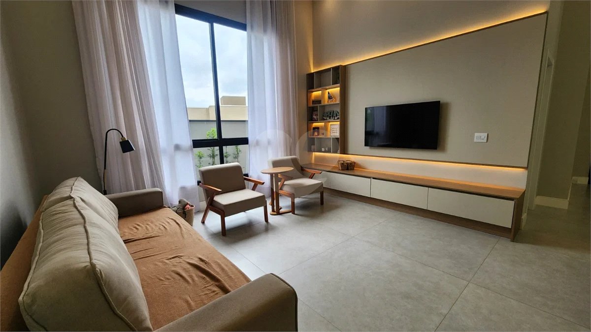 Casa à venda com 3 suítes no condomínio Via Castelli, Louveira - SP