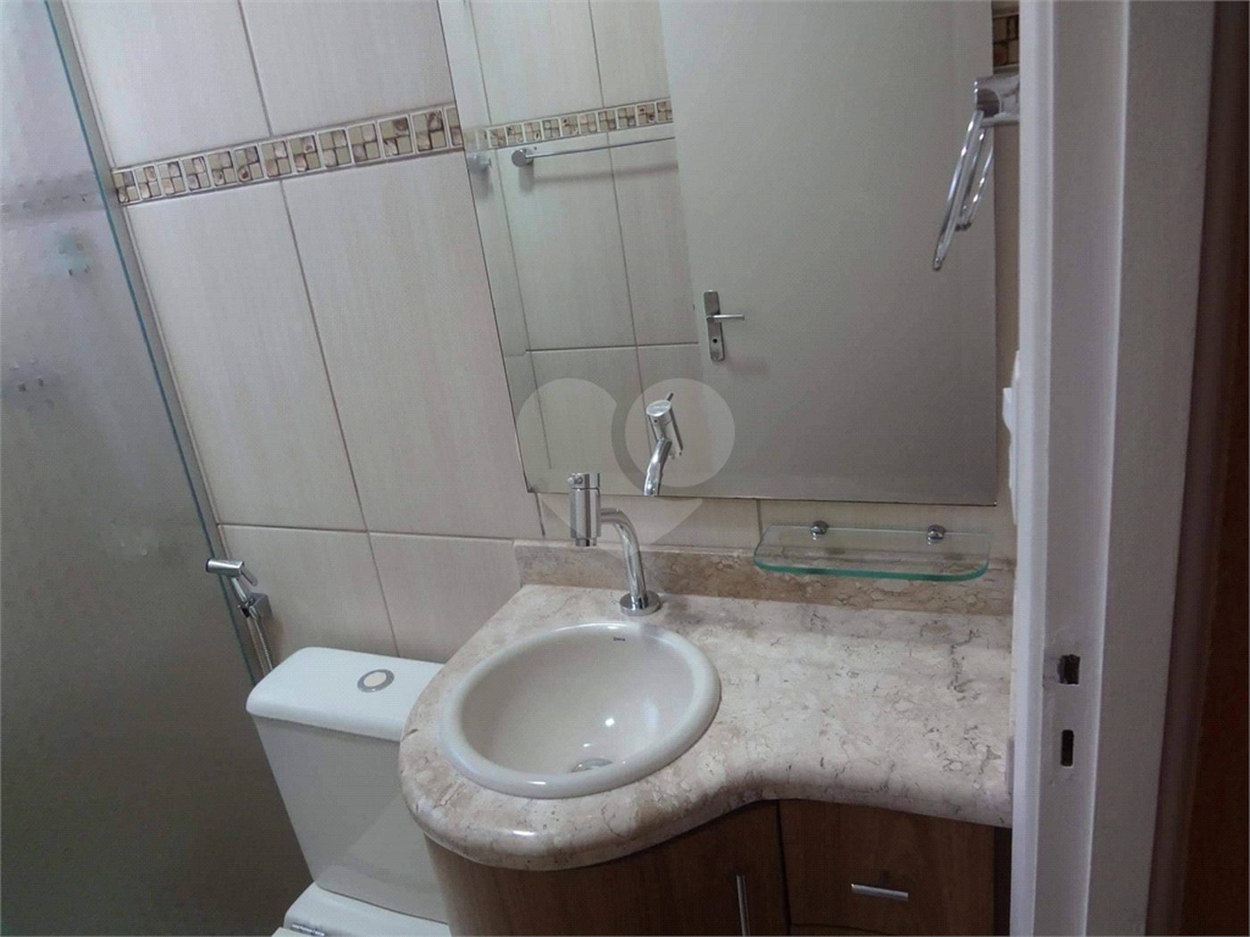 Apartamento no Condomínio Residencial Ipê I .