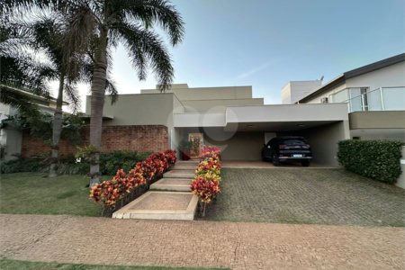 Casa a venda no condomínio Damha II