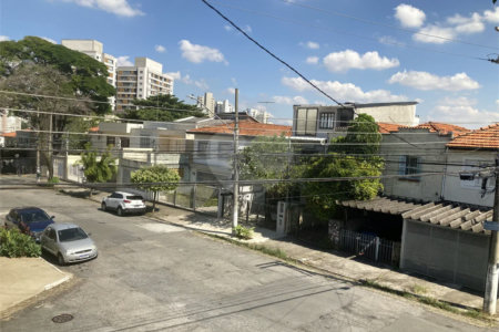 Casa com 4 dormitórios na Saúde.