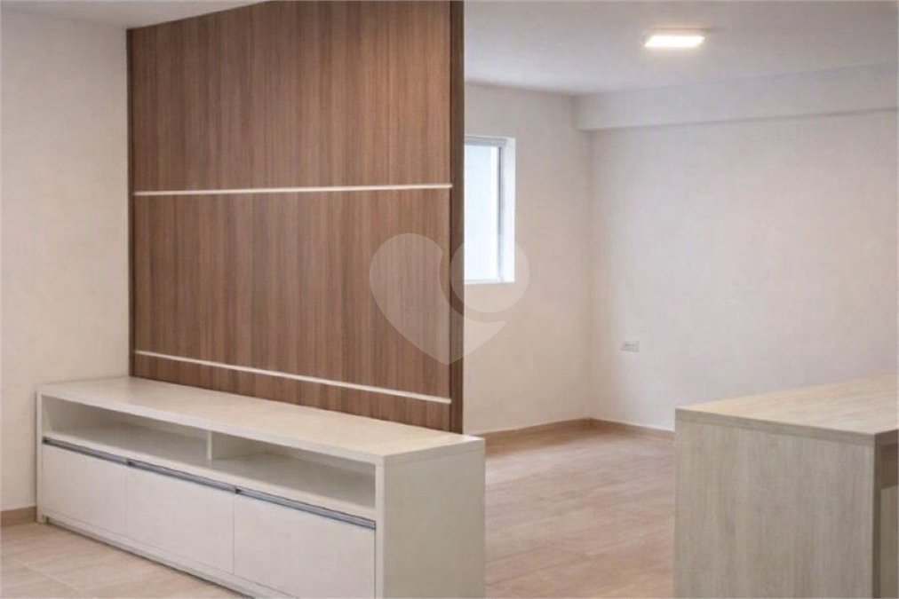 Prédio com Renda no Jabaquara - 773 m2 sendo 13 Studios, Salão Comercial e 22 vagas de garagem!