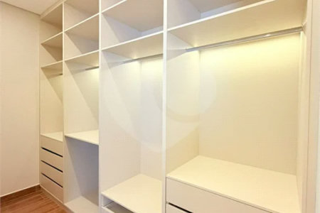 Casa térrea com 3 suítes no Condomínio Residencial Viena em Indaiatuba-SP - Acabamento de alto padrão - R$ 1.690.000,00 - AT 250 m² - AC 158 m² - 3 suítes,, sendo 1 suíte master com closet - Sala para dois ambientes (estar e jantar) - Cozinha planejada com ilha cooktop, forno elétrico e micro-ondas,
