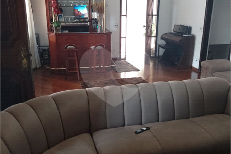 Casa Térrea Assobradada com Varanda Gigante no Jardim Líbano