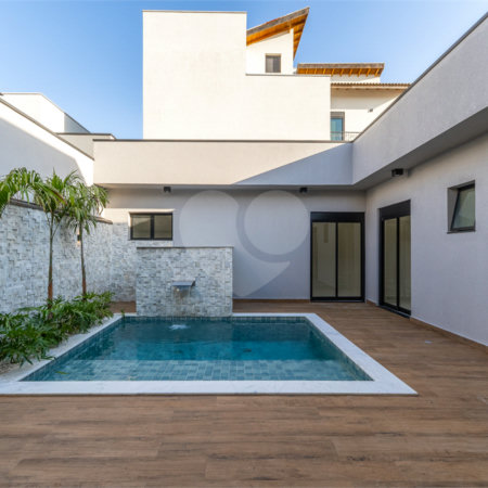 Indaiatuba - SP - Condominio Dona Lucilla - Valor R$2.295.000,00 - 3 suítes + escritório + lavabo - Terreno: 300m2 - Construção: 188m2 - Diferenciais - Móveis planejados no escritório, sala de TV, lavabo, cozinha, área gourmet, lavanderia, banheiros e closet - Ar condicionado em todos os ambie