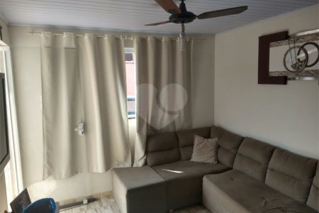 Casa Térrea com 2 dormitórios.