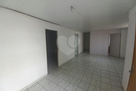 Sobrado para venda.