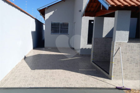 Casa térrea em Araraquara/SP.
