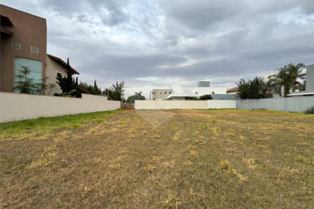 Terreno de 480m2 á venda, no condomínio Damha I, em São Carlos.