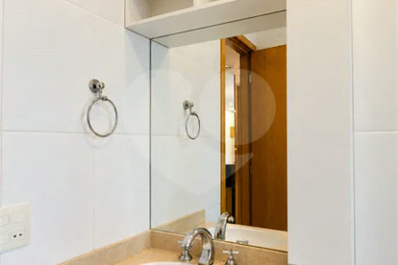 Apartamento de 84m² na Vila Lusitânia, em São Bernardo do Campo, com 3 dormitórios, suíte com varanda, 2 vagas cobertas, depósito privativo e lazer completo.