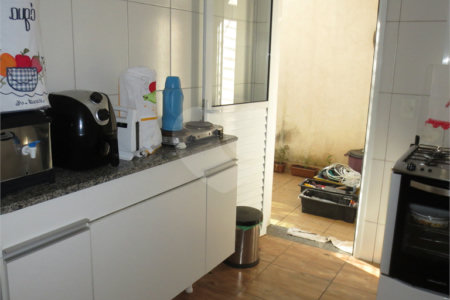 Sobrado na Saúde c/3 quartos, sendo 1 suíte, 3 vagas paralelas -metrô Saúde