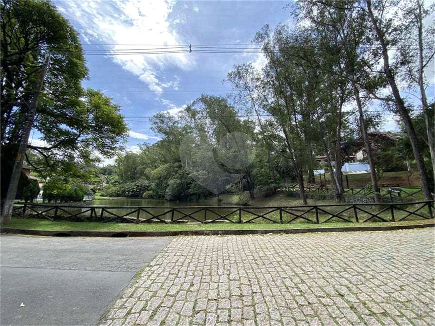 Casa Contemporânea e Mobiliada no Condomínio Palos Verdes – A Essência do Alto Padrão na Granja Viana – 7 suítes, 4 pavimentos com elevador