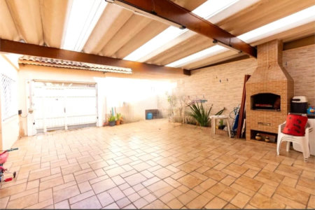 Sobrado à venda no Ipiranga de 140m² com 4 suítes e 3 vagas.