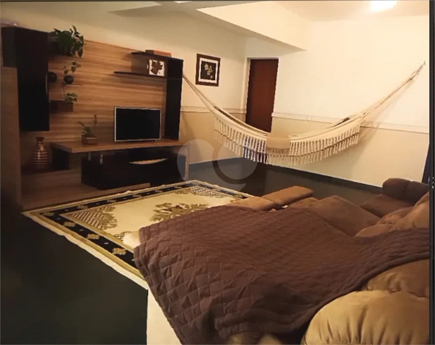 Sobrado de 242 m² com 3 Suítes e 4 Vagas de Garagem no Ipiranga