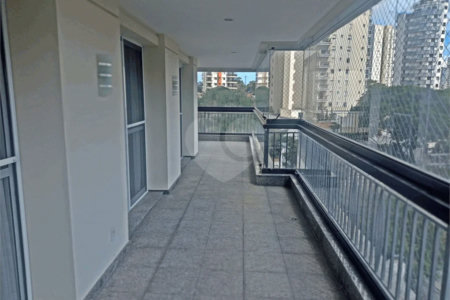 Apartamento a venda com 252 m² no Campo belo.