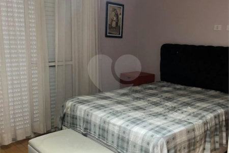 Apto a venda de 230m² no Cambuci com 3 dorms, 5 vagas, 3 suítes. Estuda permuta.