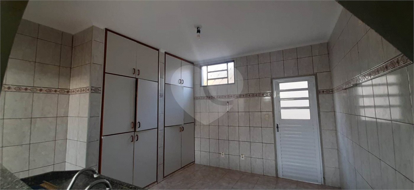 Casa térrea para venda, com 3 dormitórios, sendo 1 suíte.