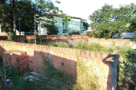 Terreno com 942,00 m² .