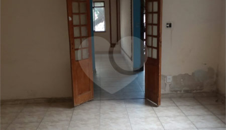 Sobrado à venda com 4 quartos, sendo 1 suíte,  em Cambuci, São Paulo, SP