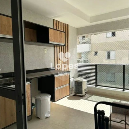 Descubra o conforto e a sofisticação deste elegante apartamento localizado no renomado Edifício Stud