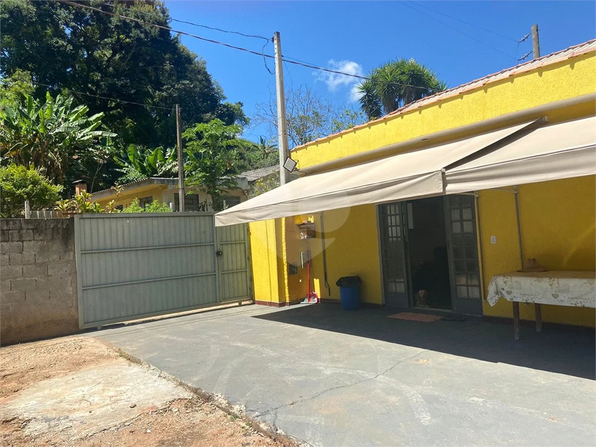 Vende-se chácara com lago Nazare Paulista com 3.000 m²