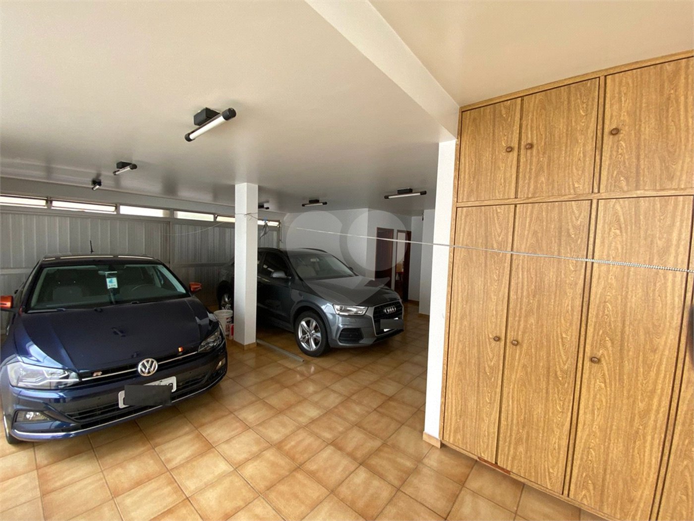 Casa Térrea com 3 suítes, sendo 1 suíte master.