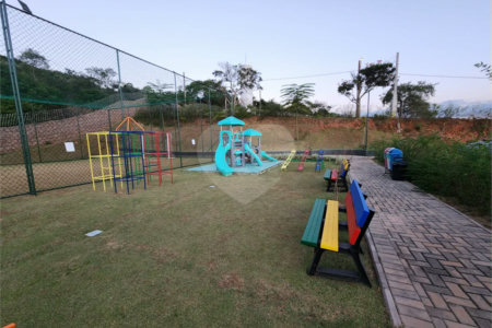 Terreno com 1.500 m2 no Condomínio Residencial Jardim Primavera Louveira SP