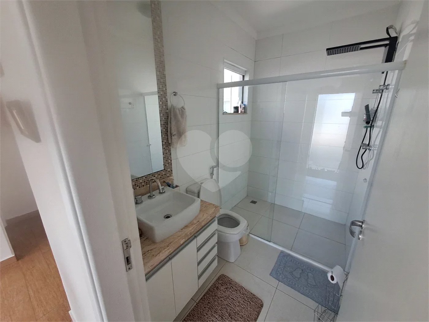 Linda Casa 3 dormitórios com piscina - R$ 950.000,00