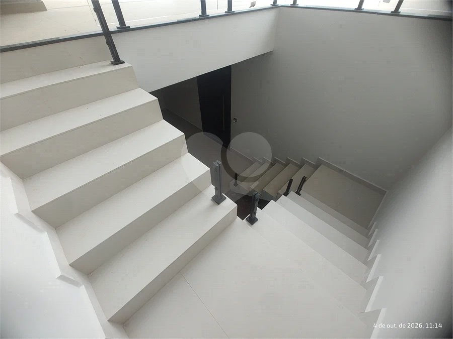 Casa exclusiva em Atibaia de alto padrão com 3 suítes, piscina, espaço gourmet, condomínio fechado, aceita financiamento