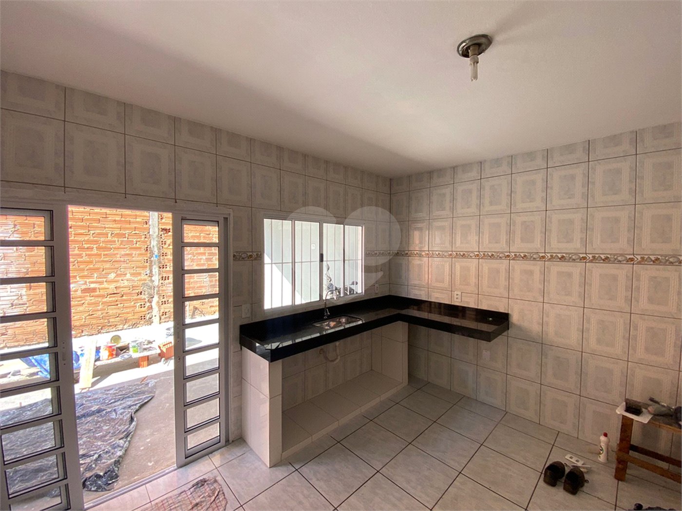 Casa térrea com salão comercial para venda no Santa Felícia.