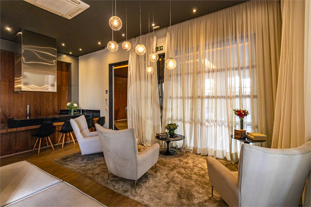 Itaim ! Studio ,muito bem localizado ! vaga de garagem !
