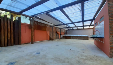 EXCELENTE CASA COMERCIAL EM ESQUINA, OPORTUNA E MAIS QUE ESPECIAL. Venha Conferir.