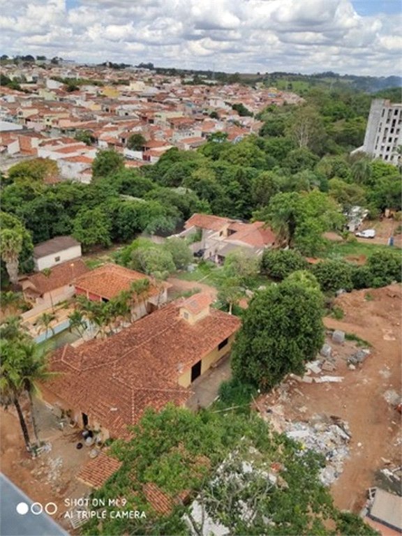 Apartamento no Condomínio Parque dos Manacás.