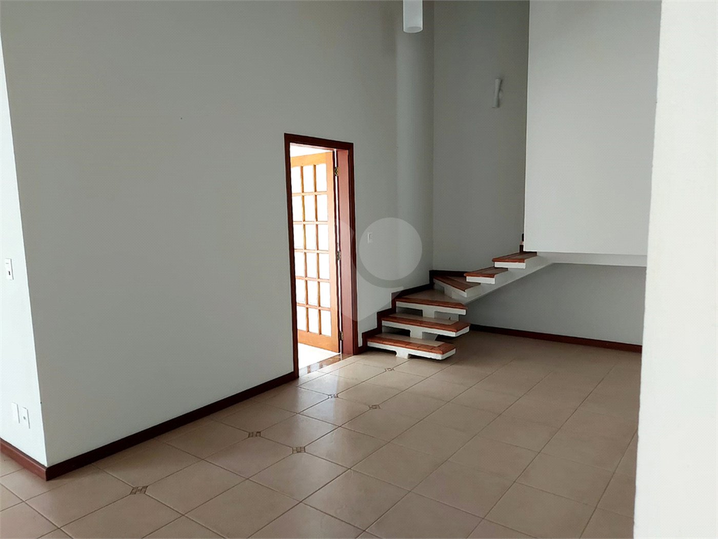 Casa charmosa e elegante localizada no deslumbrante Condomínio Villagio Capriccio Louveira SP