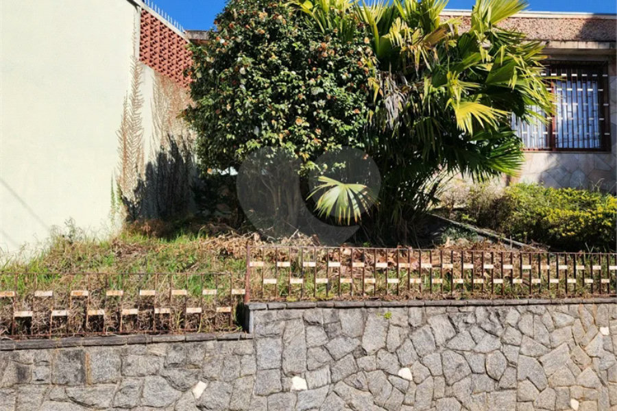 CASA TERREA ANTIGA - COM 330 MTS.2 DE TERRENO
