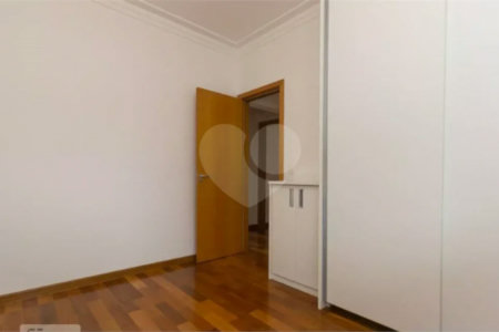Cobertura duplex à venda na Mooca de 277m² com 3 dormitórios, 1 suíte e 3 vagas.