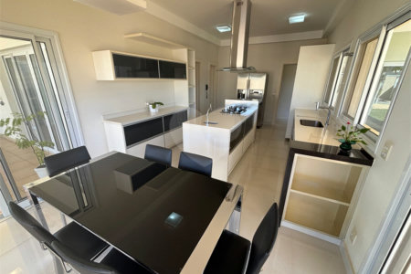 Casa á venda condomínio Damha I
