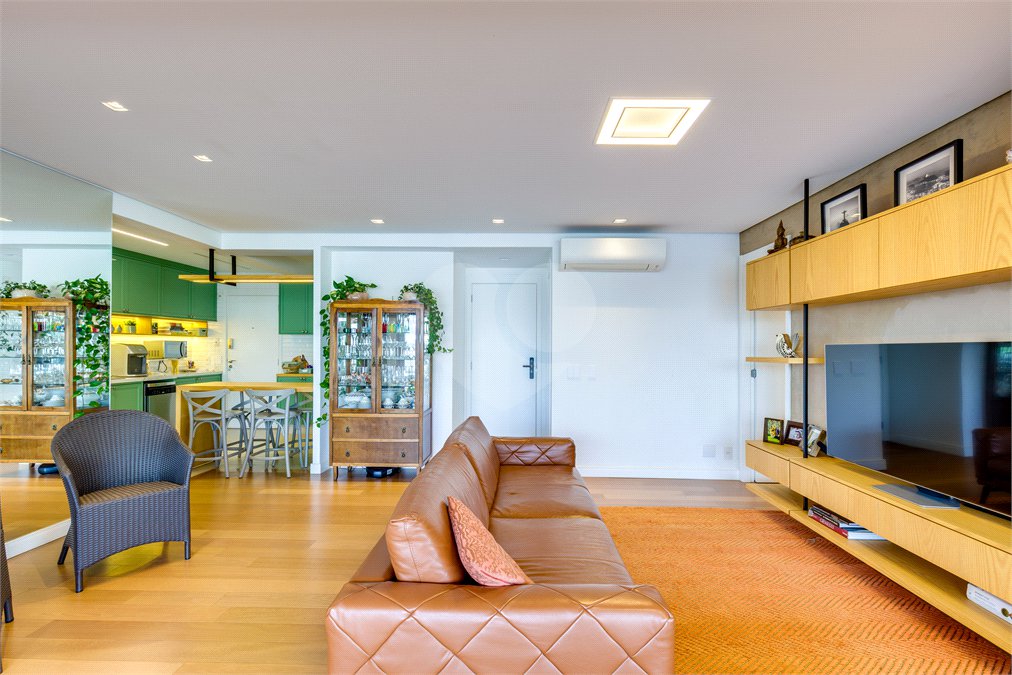 Apartamento para alugar com 3 suítes em Chácara Santo Antônio, São Paulo, SP