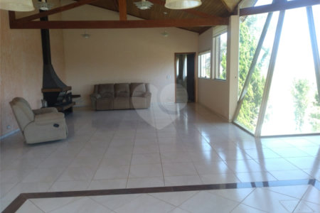 Chácara à venda com 4 quartos, sendo 2 suítes, em Loteamento Village de Atibaia, Atibaia, SP