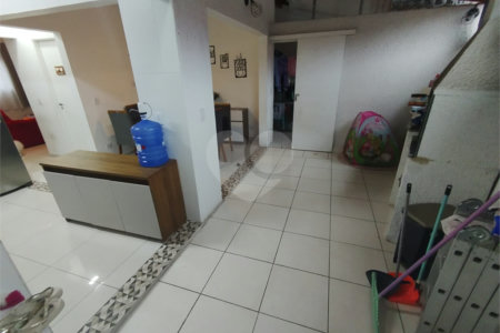 Casa à venda com 2 quartos, sendo 1 suíte, no condomínio Residencial Viva Vida, Cotia - SP
