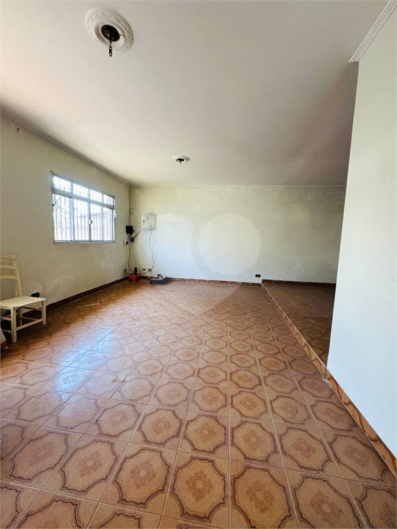 Casa à venda com 4 quartos, sendo 2 suítes,  em Vila Galvão, Guarulhos, SP