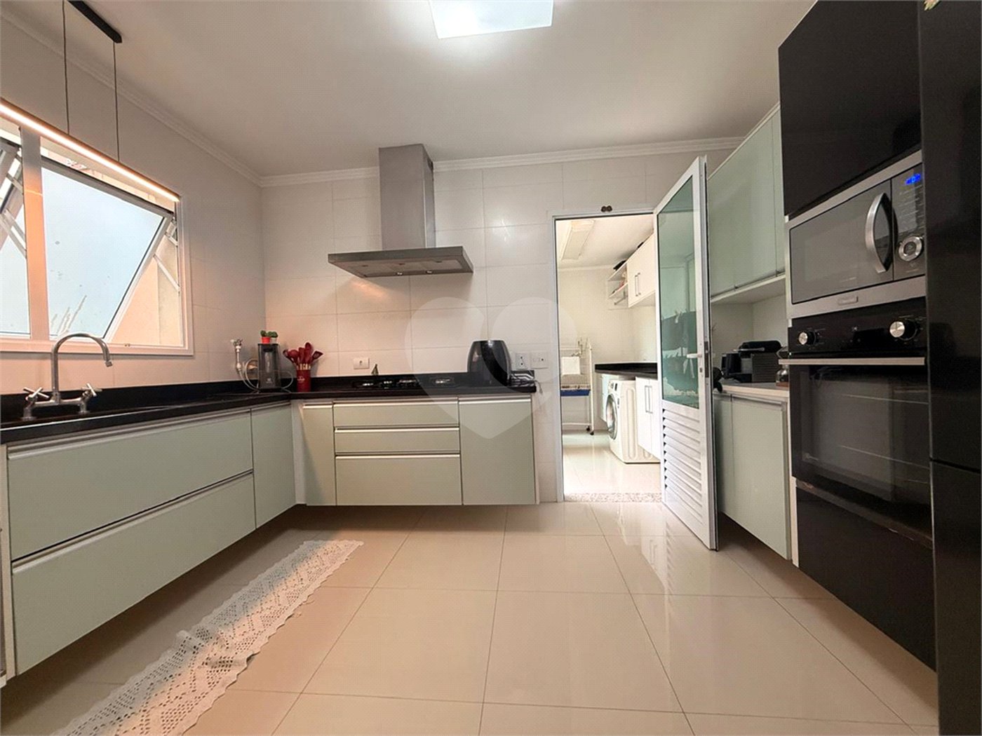 Casa à venda com 4 quartos, sendo 2 suítes, no condomínio Florada da Serra, São Paulo - SP