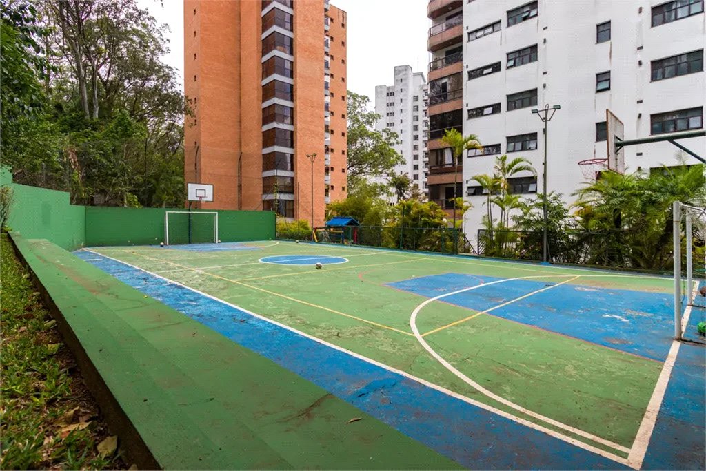 Apartamento à venda com 3 quartos, sendo 1 suíte,  em Vila Andrade, São Paulo, SP