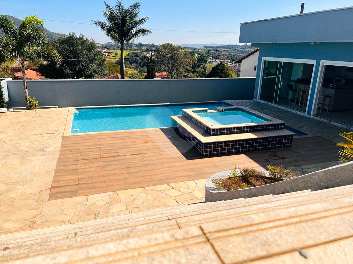 Casa à venda com 3 suítes no Centro, Bom Jesus dos Perdões, SP