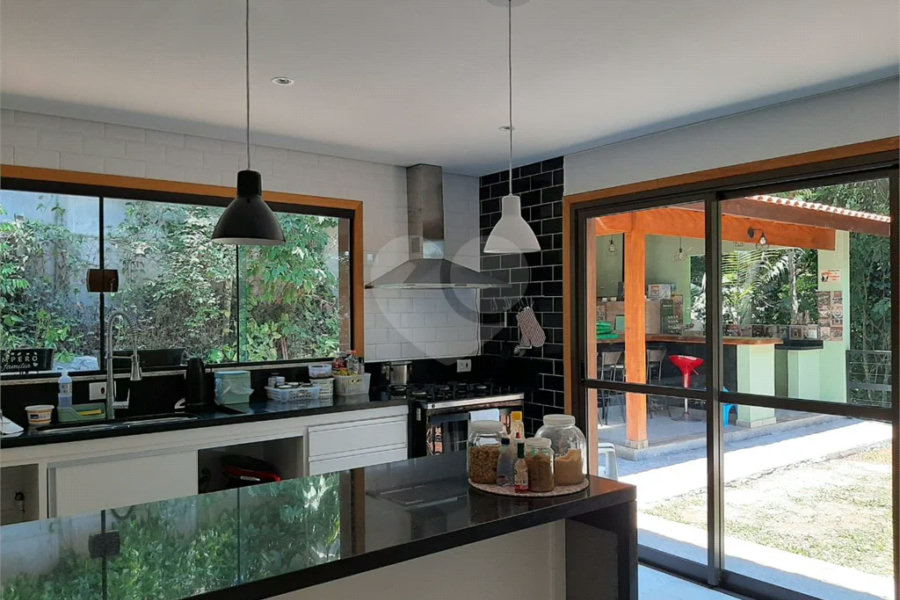 Casa à venda ou para alugar com 5 quartos, sendo 4 suítes, no condomínio Associação Reserva das Hortênsias, Mairiporã - SP