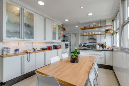Apartamento à venda com 4 suítes em Jardim Marajoara, São Paulo, SP