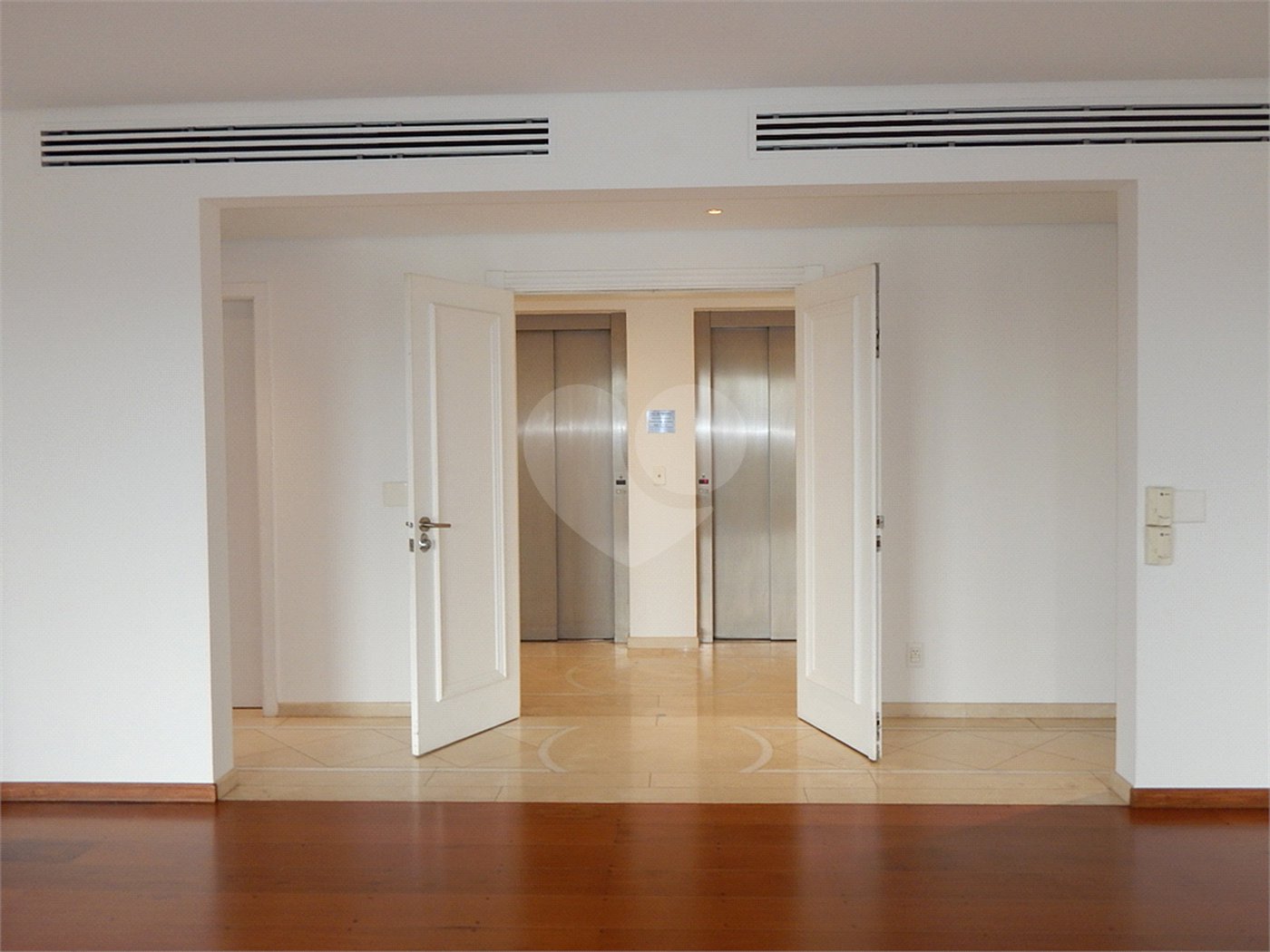 Apartamento à venda com 4 suítes em Moema, São Paulo, SP