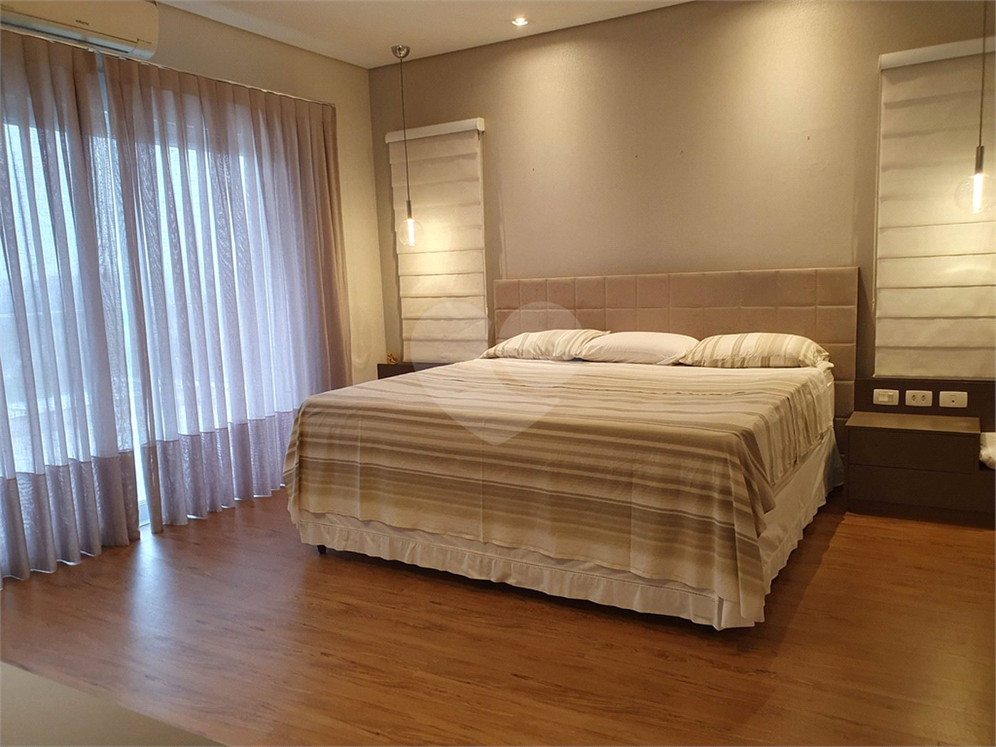 Casa à venda com 4 suítes no condomínio Residencial Jaguary, São José dos Campos - SP