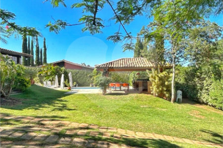 Villagio à venda com 5 quartos, sendo 3 suítes, em Vila Petrópolis, Atibaia, SP