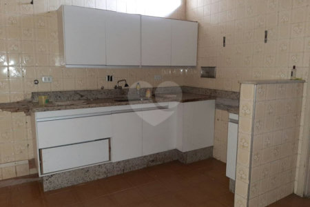Casa à venda com 4 quartos, sendo 1 suíte,  no Centro, Mogi das Cruzes, SP
